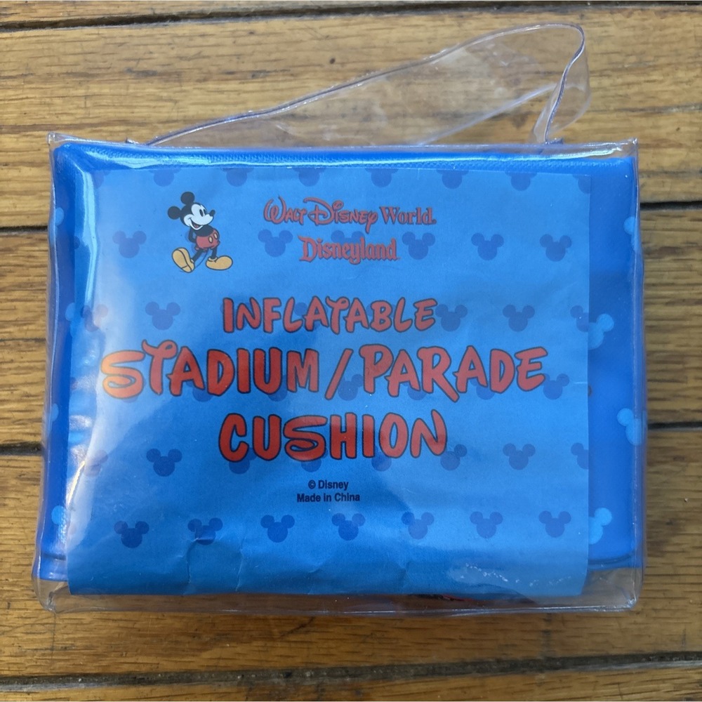 NWOT Walt Disney World‎ Disneyland Mickey Parade Stadium Inflatable Seat Cushion